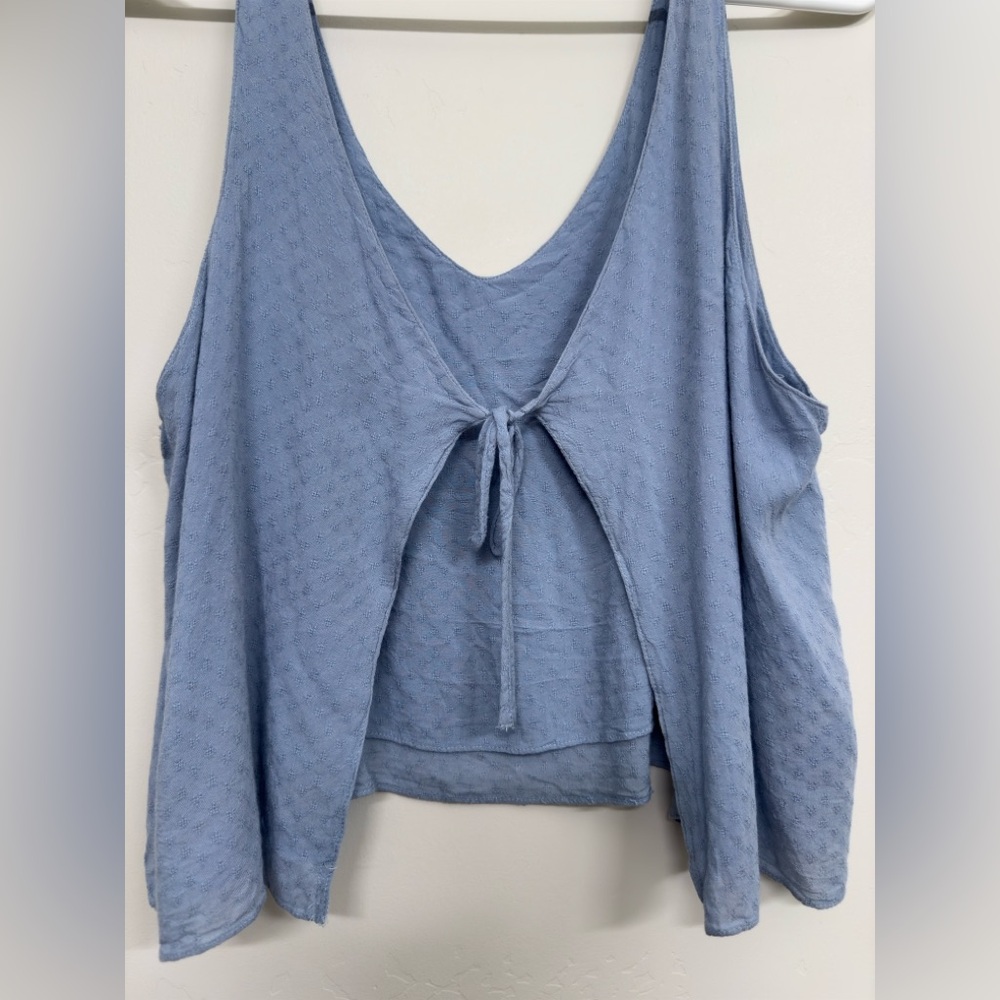 Backless tie shirt